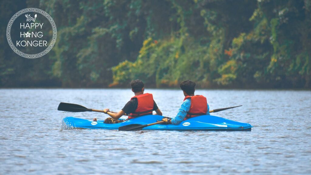 When is the best time to kayak in Hong Kong